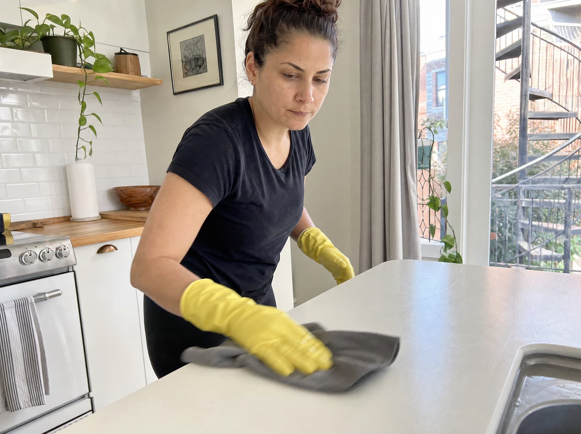 Équipe d'entretien ménager professionnelle vérifiée au travail